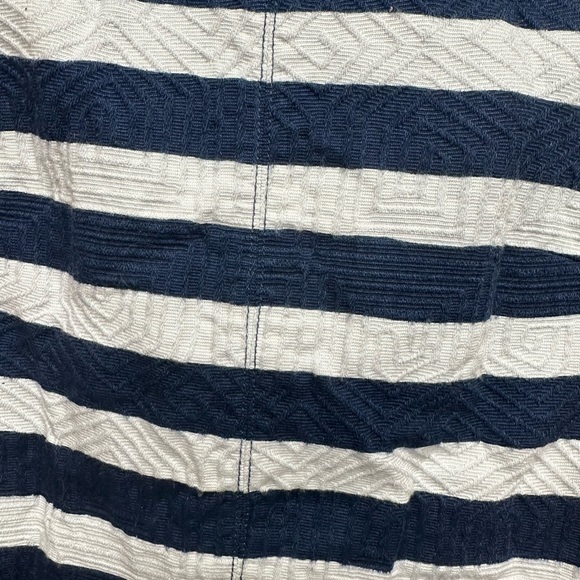 Vineyard Vines Girl’s Blue White Striped‎ Flowers Down Side Size 10 - Picture 4 of 9